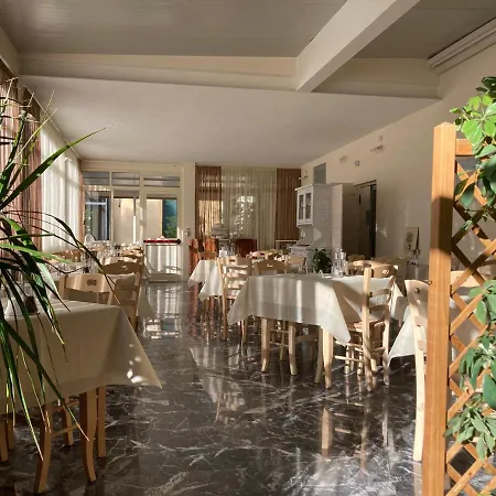 فندق Verdesolemare مارينا دي بييتراسانْت