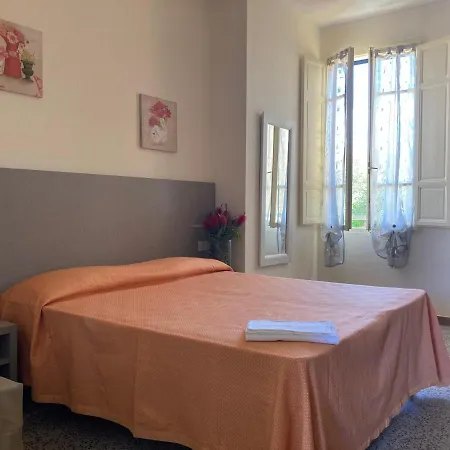 Verdesolemare فندق مارينا دي بييتراسانْت