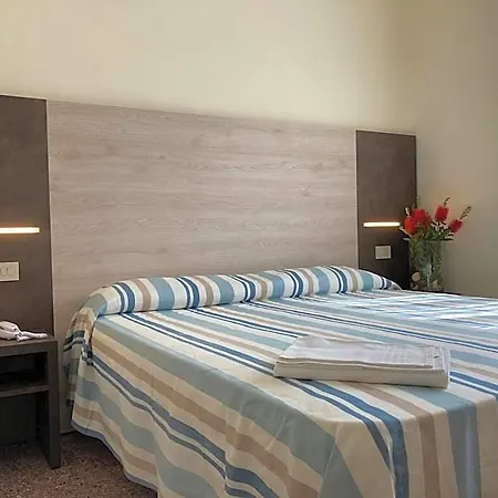 Verdesolemare فندق مارينا دي بييتراسانْت